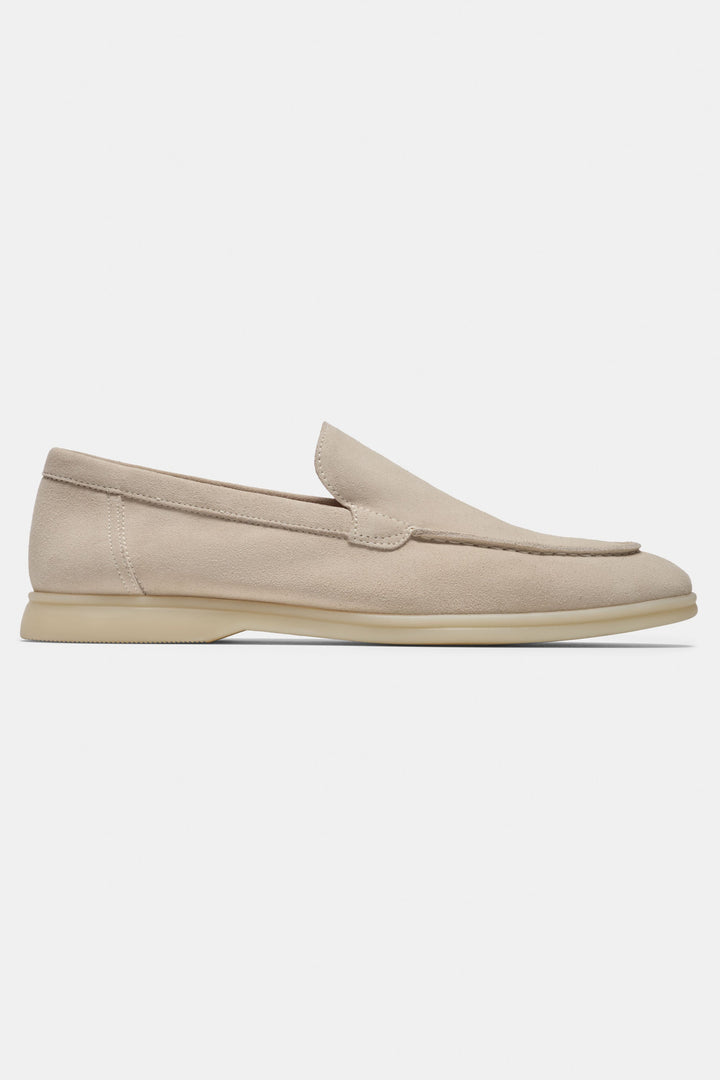 De Klassieke Suède Loafer