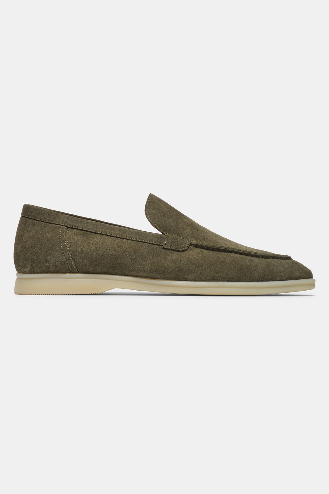 De Klassieke Suède Loafer