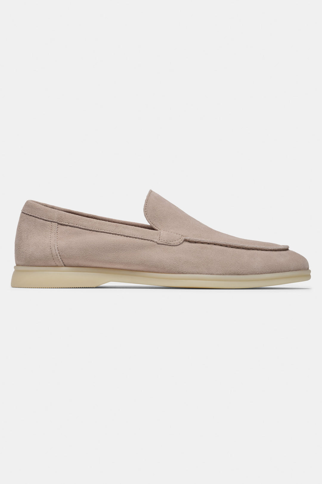 De Klassieke Suède Loafer