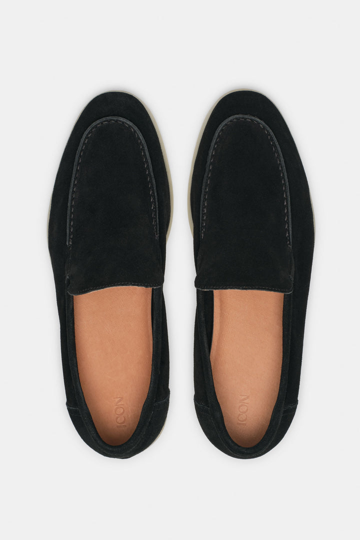 De Klassieke Suède Loafer