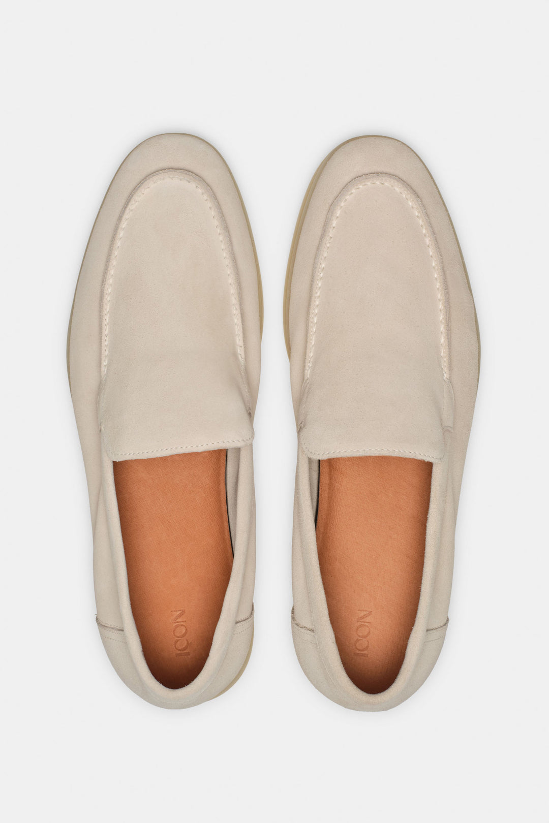 De Klassieke Suède Loafer