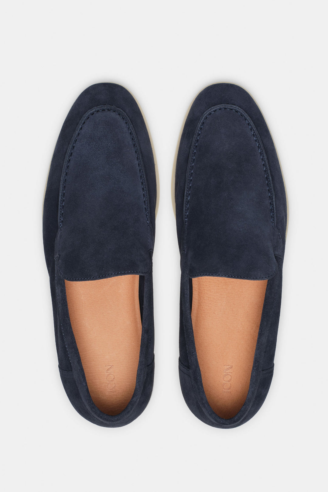 De Klassieke Suède Loafer
