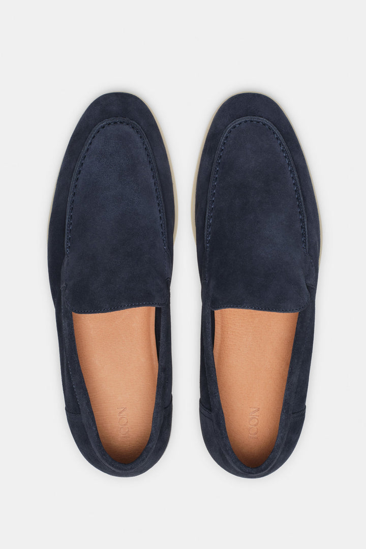 De Klassieke Suède Loafer
