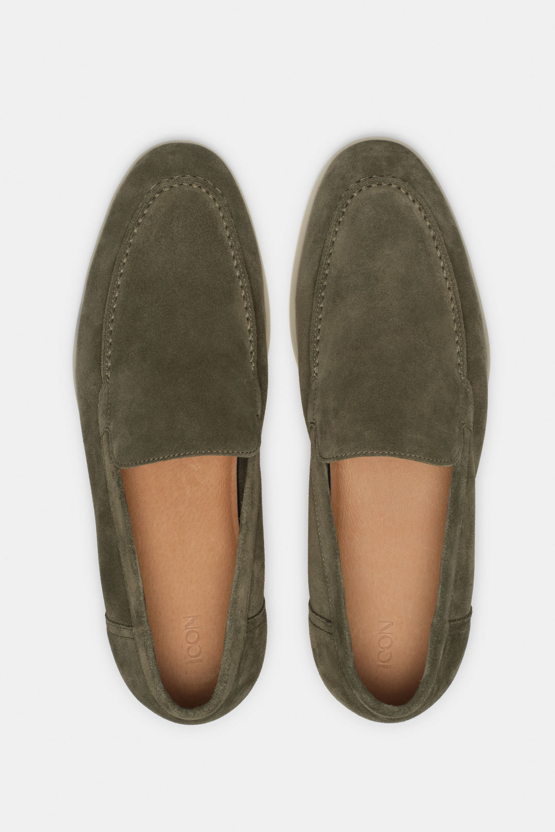 De Klassieke Suède Loafer
