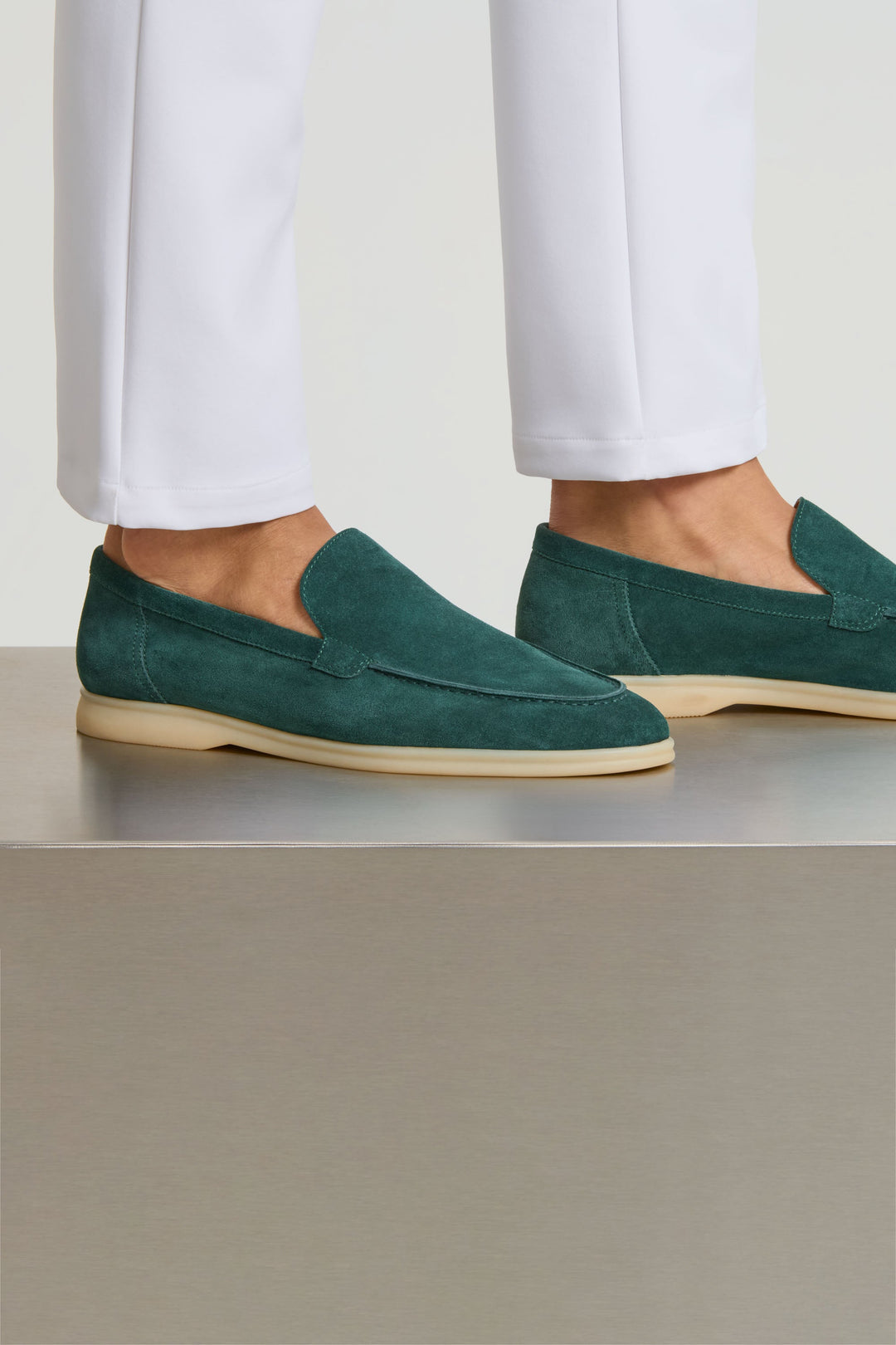 De Klassieke Suède Loafer