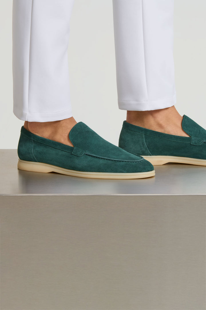 De Klassieke Suède Loafer