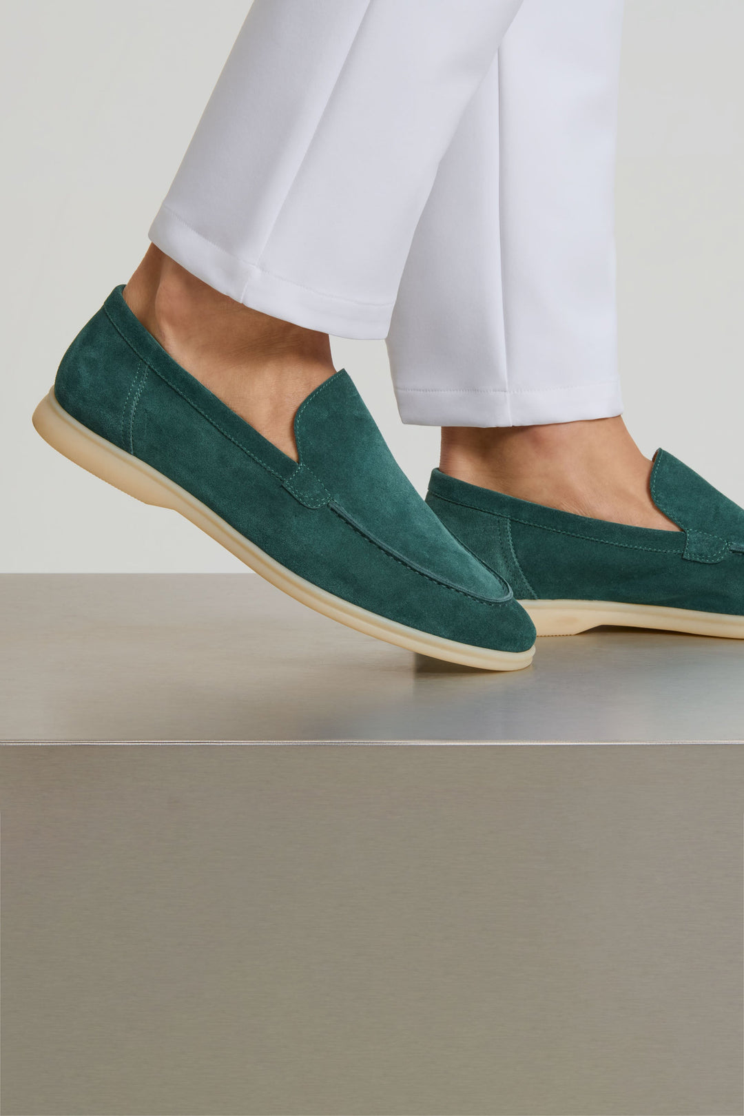 De Klassieke Suède Loafer