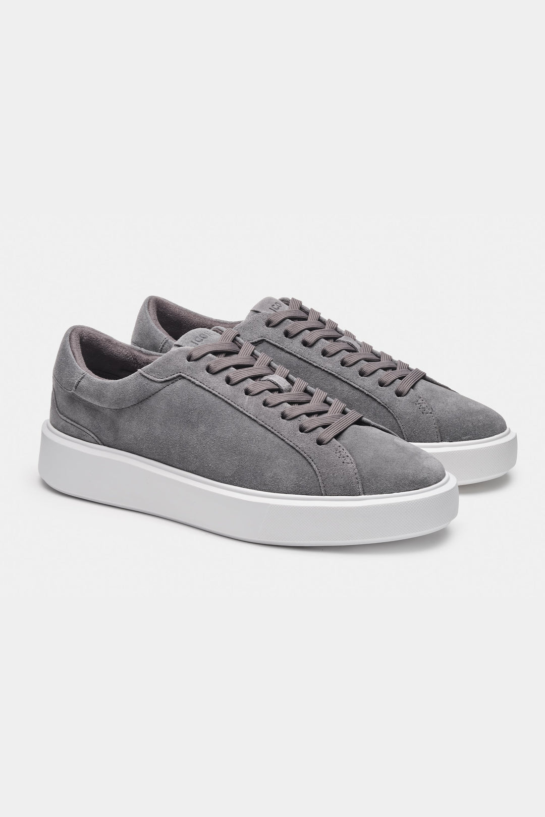 De Klassieke Suède Sneaker