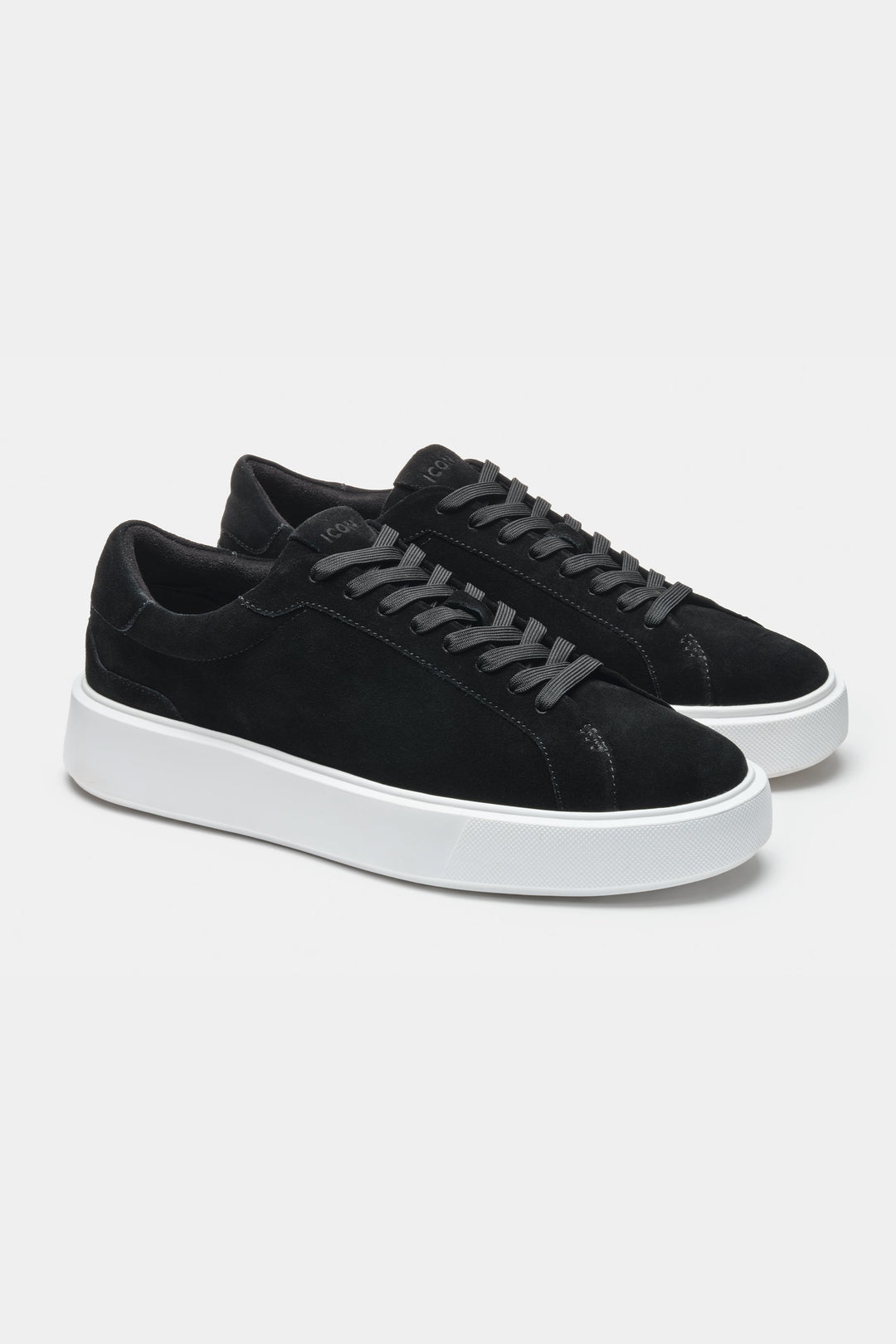 De Klassieke Suède Sneaker