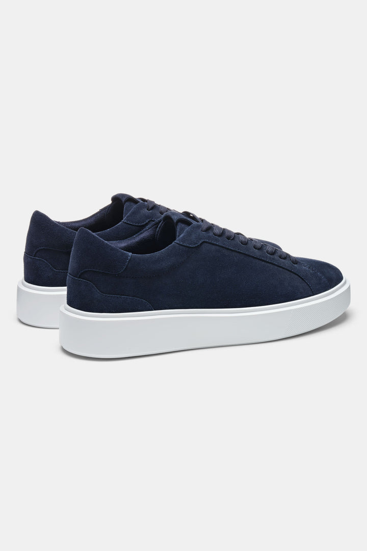 De Klassieke Suède Sneaker