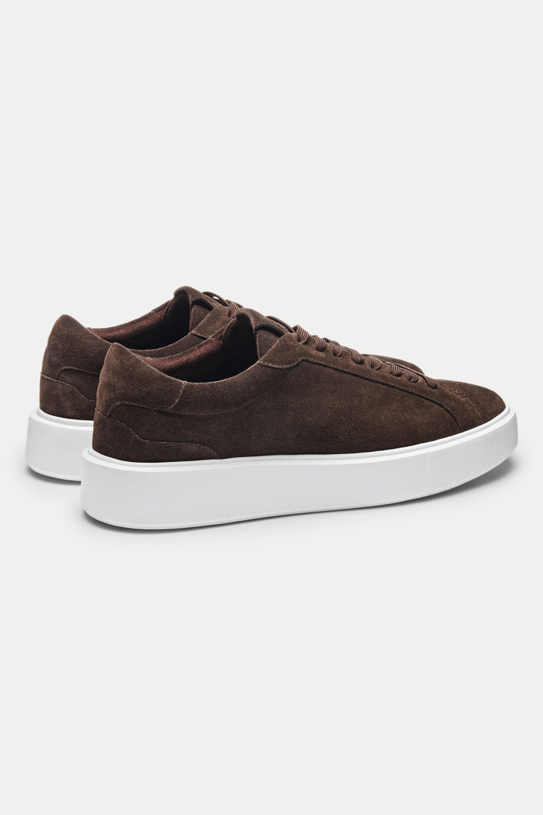 De Klassieke Suède Sneaker