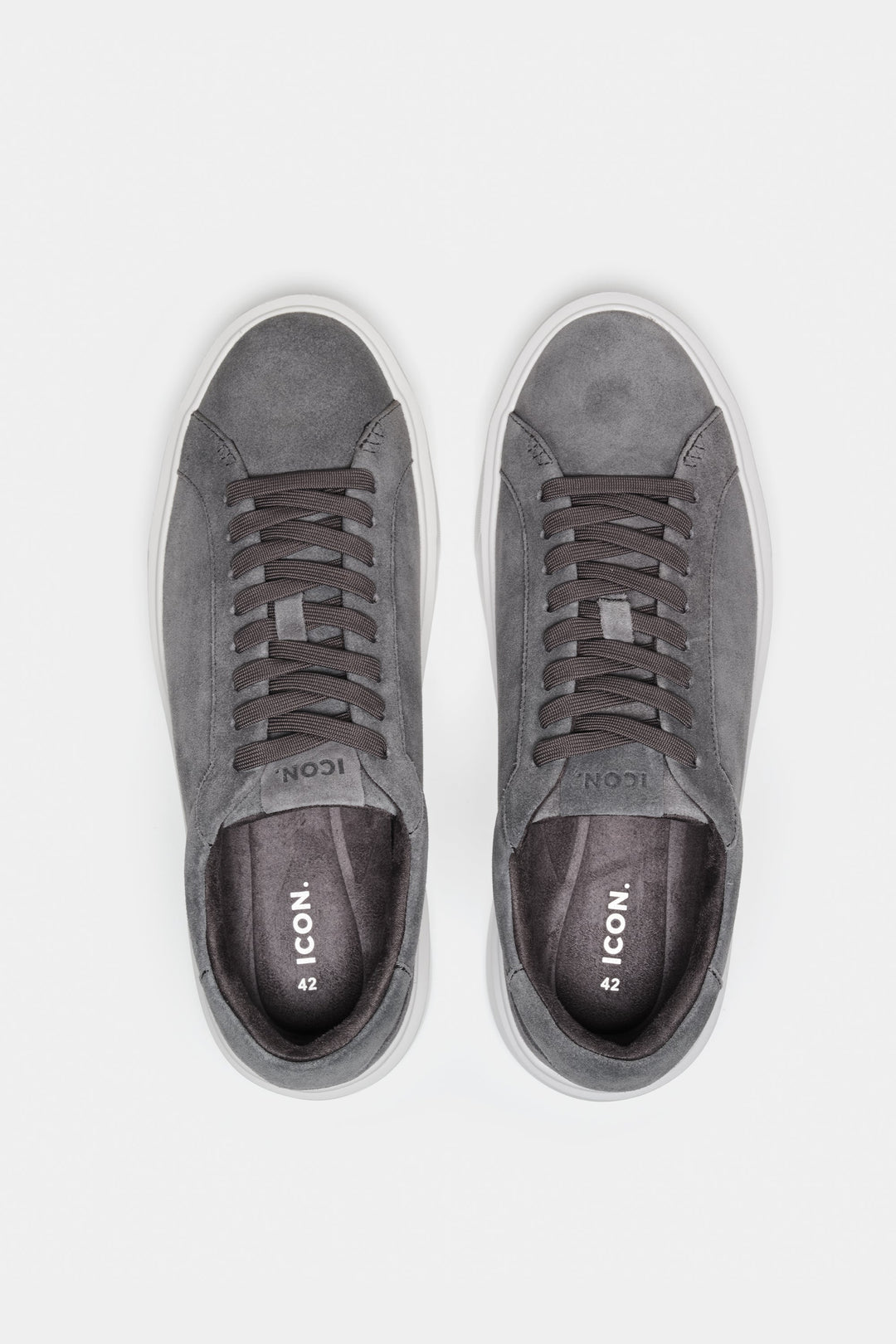 De Klassieke Suède Sneaker