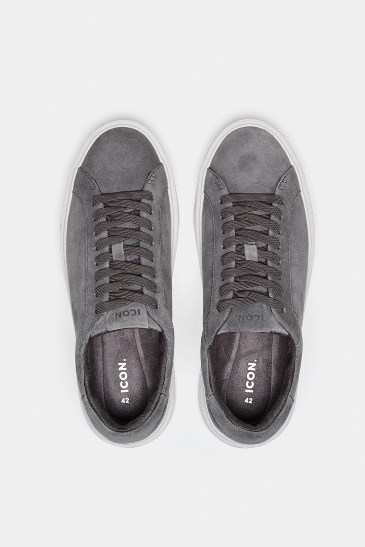 De Klassieke Suède Sneaker