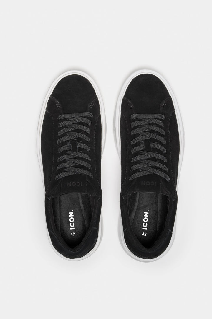 De Klassieke Suède Sneaker