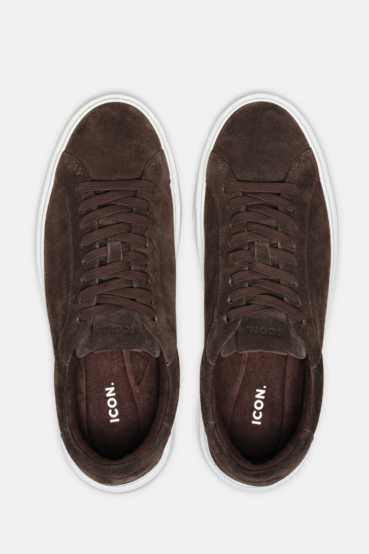 De Klassieke Suède Sneaker
