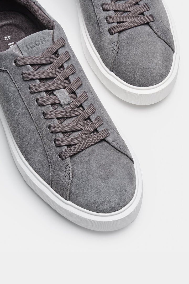 De Klassieke Suède Sneaker