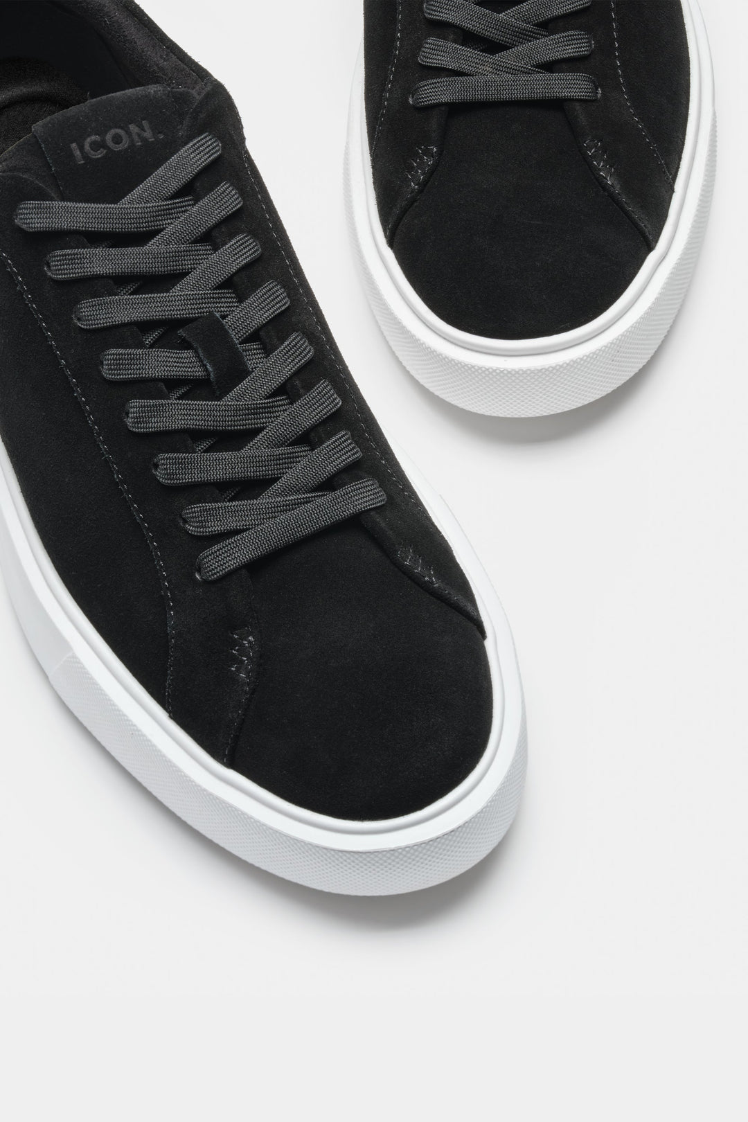 De Klassieke Suède Sneaker